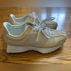 New Balance Women Size 9